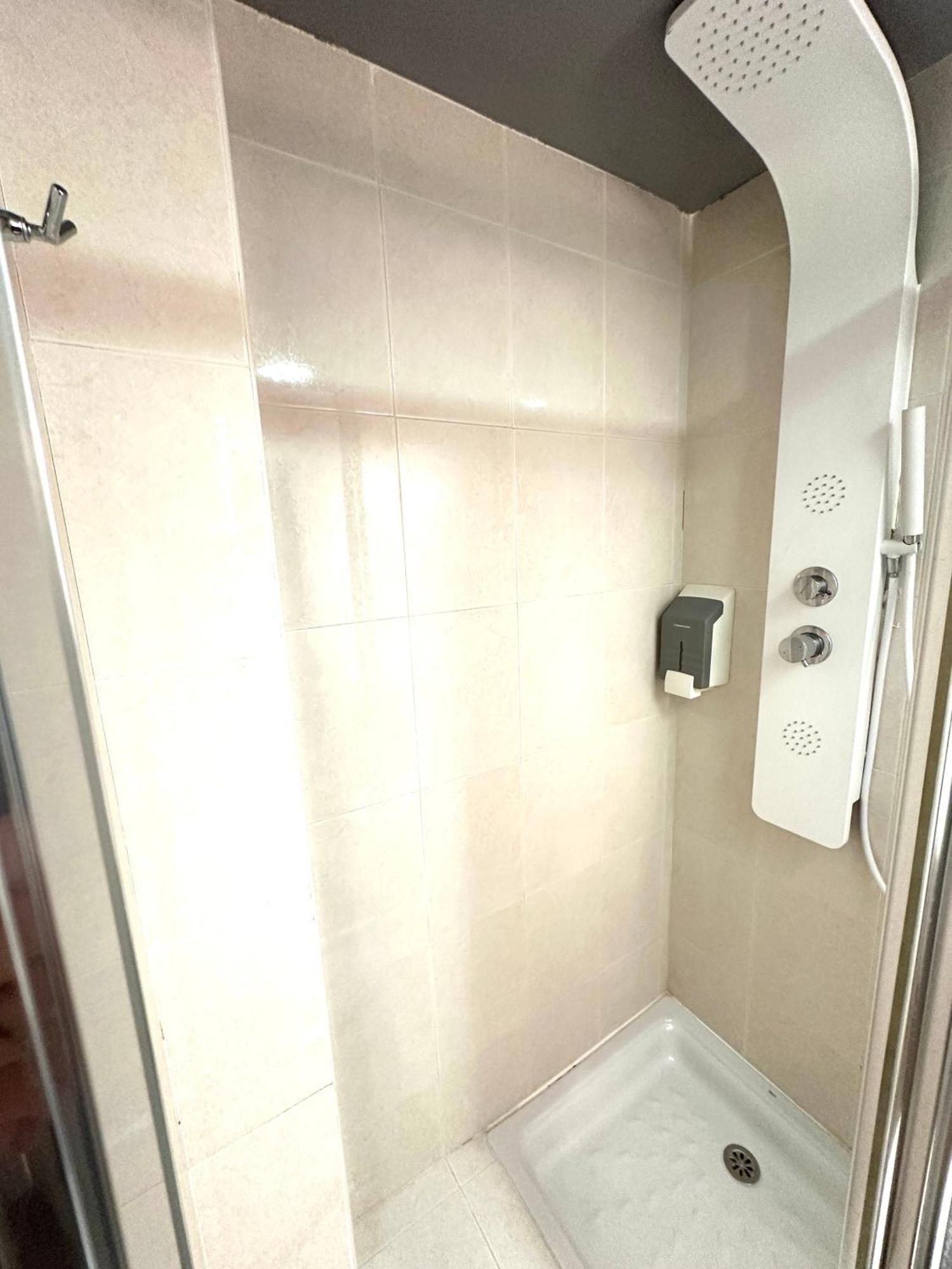 Hostal Myd Pantano Pelayos de la Presa Esterno foto
