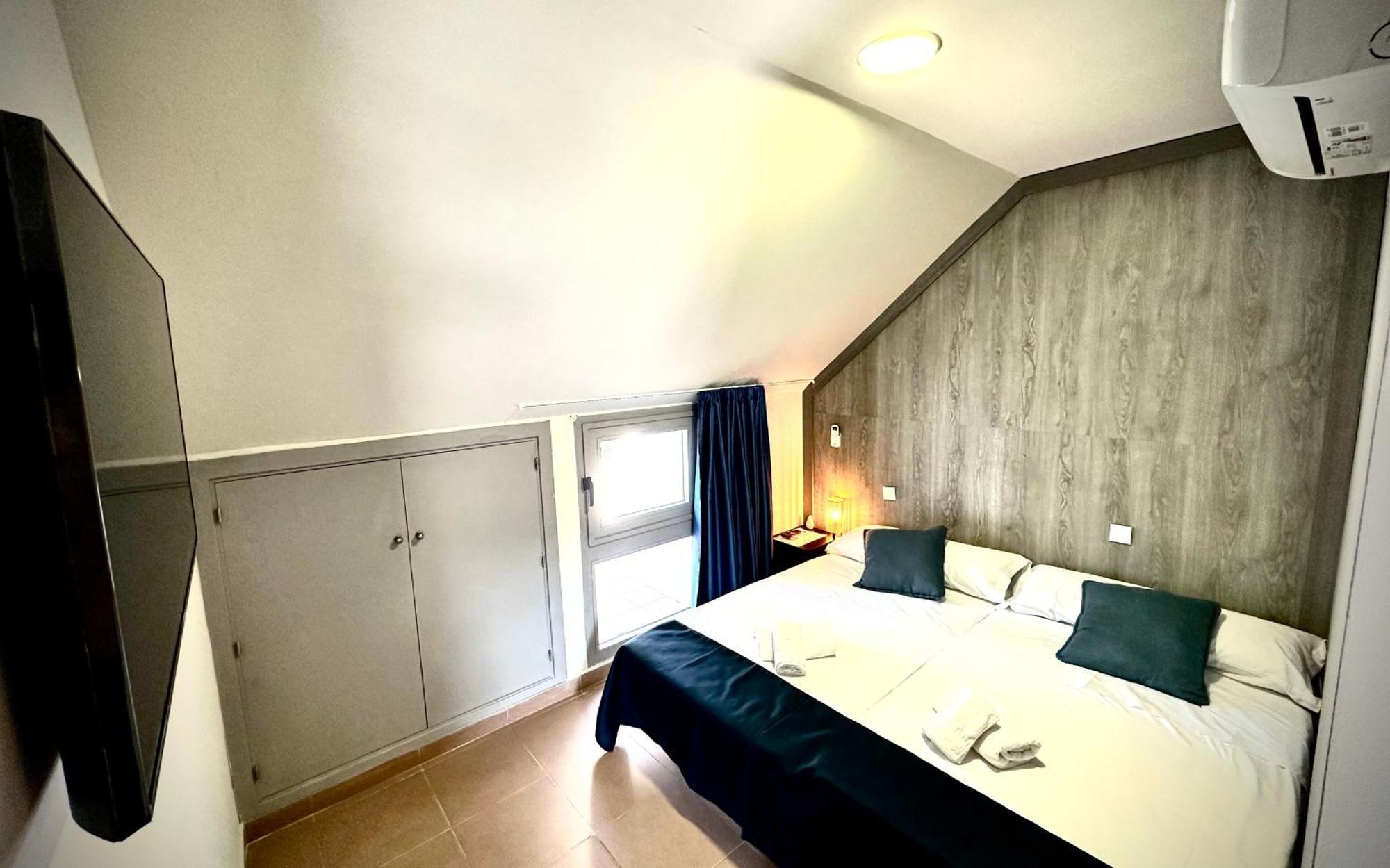 Hostal Myd Pantano Pelayos de la Presa Esterno foto